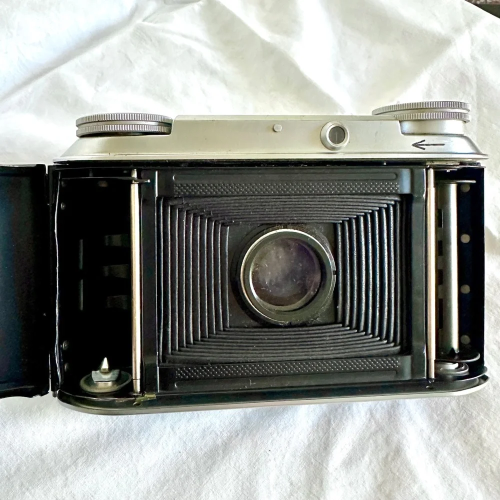 RARE VOIGHTLANDER BESSA II FOLDING CAMERA COLOR-HELIAR 3.5/105 LENS MED FORMAT